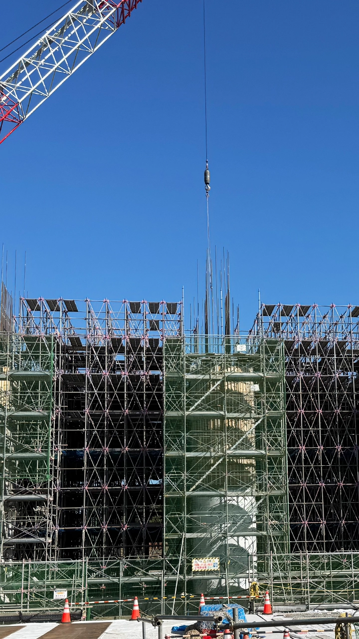 建て込み作業の様子