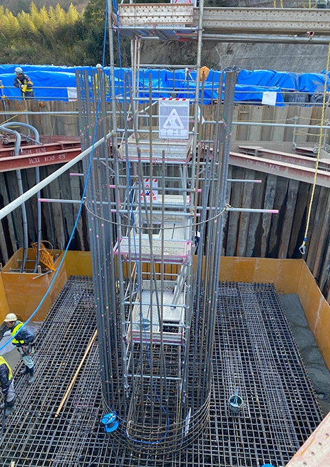 型枠の建て込み