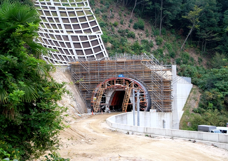 トンネル型枠工事